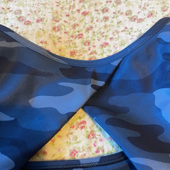 💙 GapFit SportsBra low impact 🩵 Blue Camo print - Picture 4 of 6